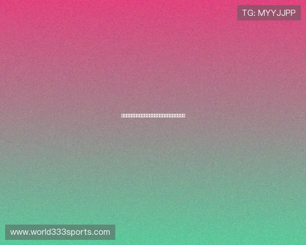 沙特球迷在现场支持乌拉圭队，世界杯赛场氛围火热激烈